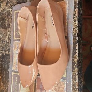 Women's nude pointed-toe flats size 11W